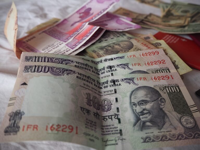 India’s Forex Reserves Fall for Fourth Week to $734.6 Billion as Rupee Nears Record Low
