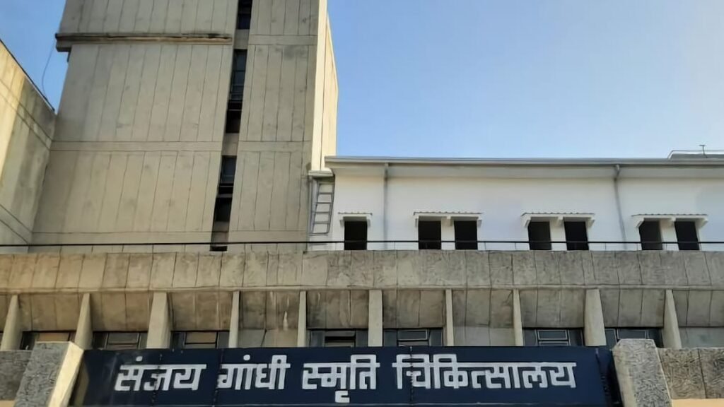 Rewa: Video Shows Scuffle Outside Dressing Room at Gandhi Memorial Hospital