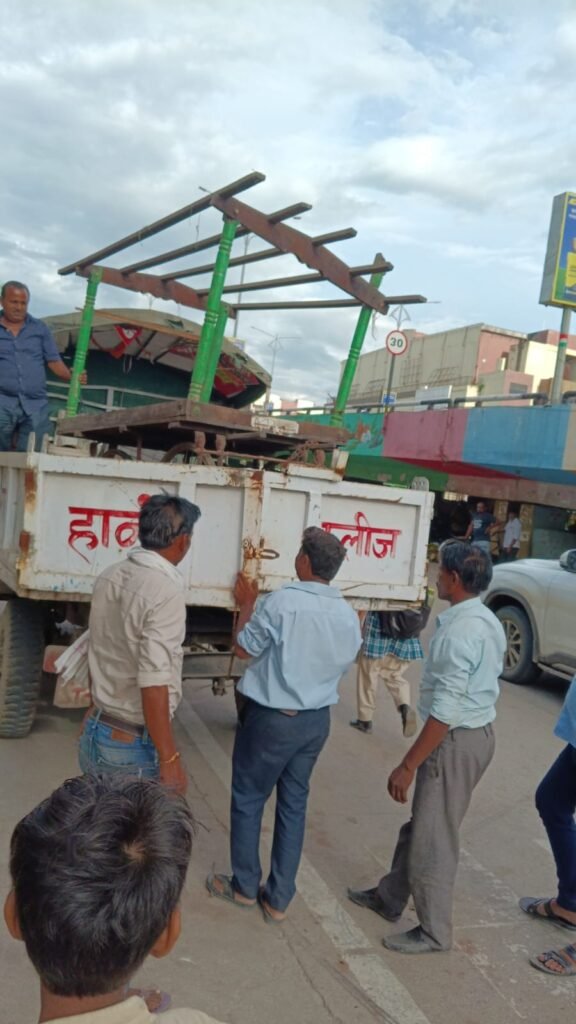 Carts being removed from Ford Road and main routes in Rewa