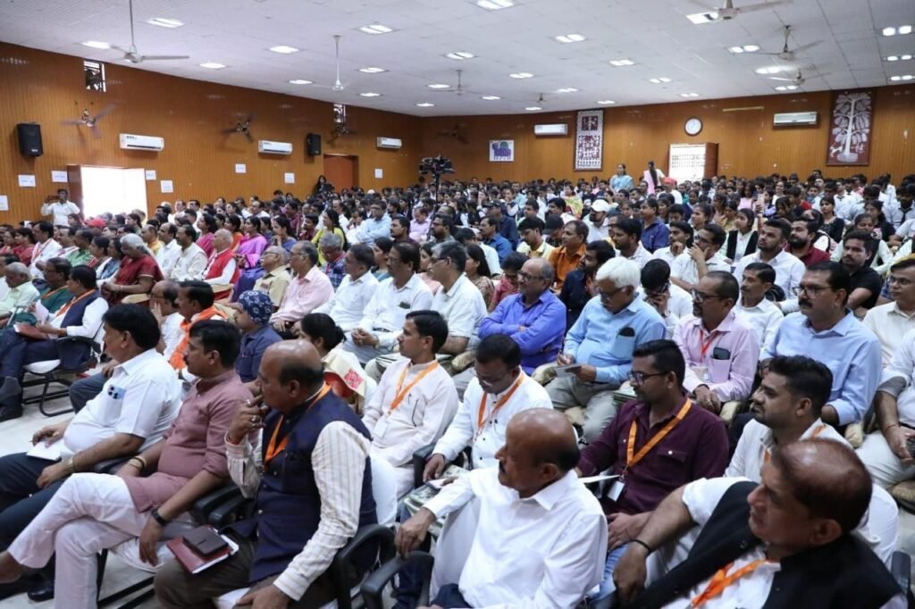 राष्ट्रीय शिक्षा नीति चरित्र निर्माण व व्यक्तित्व विकास में सहायक - उप मुख्यमंत्री श्री शुक्ल