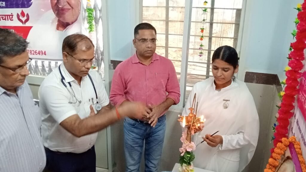 ASP Vikram Singh Parihar donating blood at Civil Hospital Mauganj