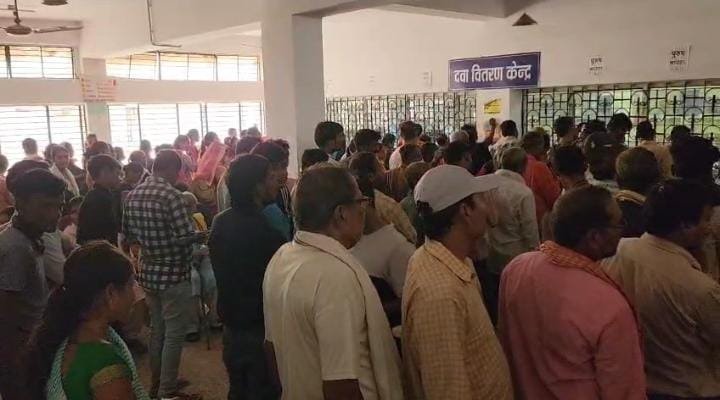 Patients in a ward at Sanjay Gandhi Hospital, Rewa