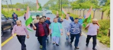 Marchers on the Sangharsh Padyatra against the no-entry order in Singrauli