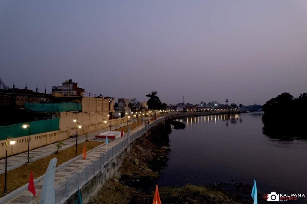 Walkway and green area at the Beehar River Front, Rewa