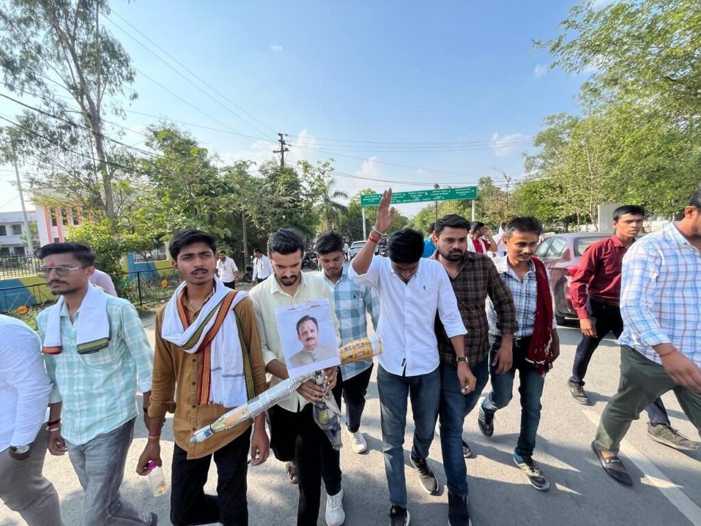 संजय गांधी अस्पताल गैंगरेप मामले में एनएसयूआई आक्रोशित, डिप्टी सीएम का पुतला दहन कर सौंंपा ज्ञापन।