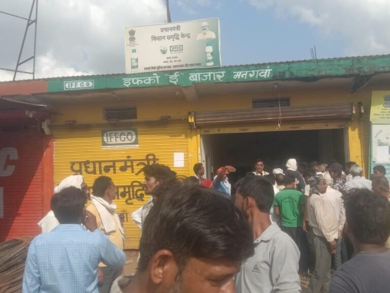 Farmers in Mangawan faced hardship at urea distribution, with no drinking water or shade
