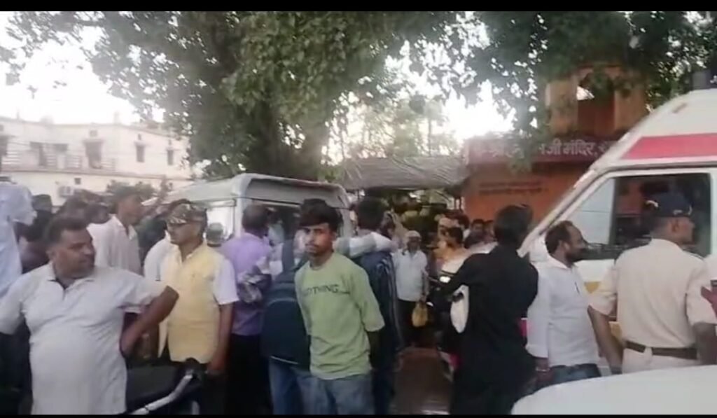 Road blockade by farmers at the Hanumana fertiliser distribution centre