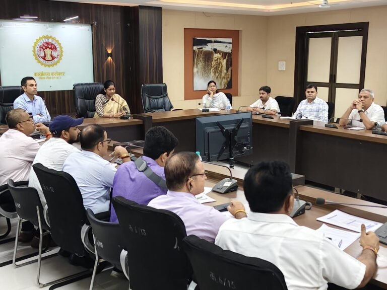 Salary would be withheld if CM Helpline grading fell below A, Rewa Collector warned