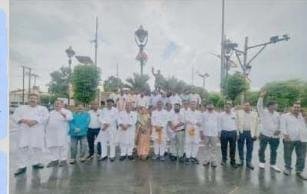 संचार क्रांति के जनक पूर्व प्रधानमंत्री भारतरत्न राजीव गाँधी के जयंती पर जिला कांग्रेस ने माल्यार्पण कर किया नमन