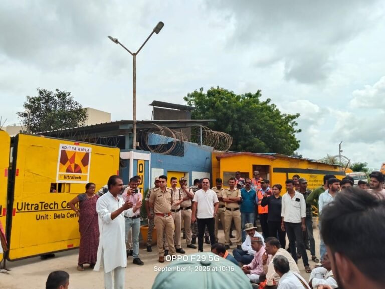 Villagers protested against UltraTech Cement in Rewa, submitted memorandum demanding 70% jobs for locals