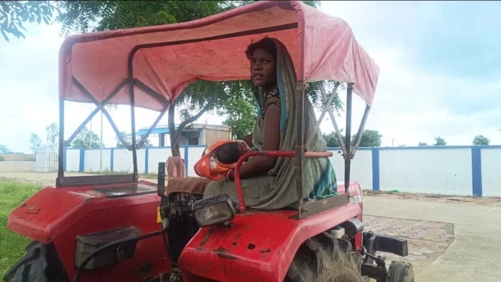 Photo accompanying the report: new mother taken home on a tractor in Beohari