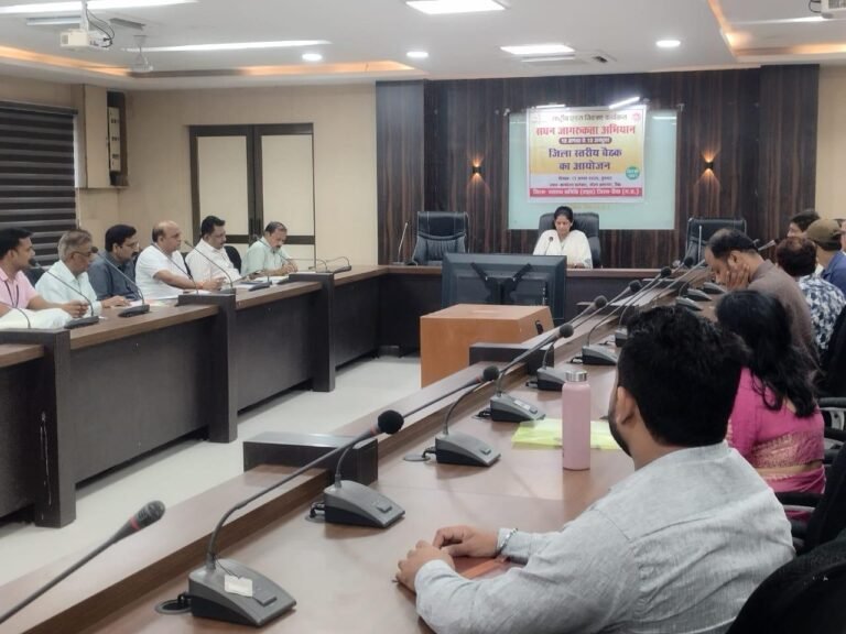 Rewa collector directed officials on Independence Day celebration preparations