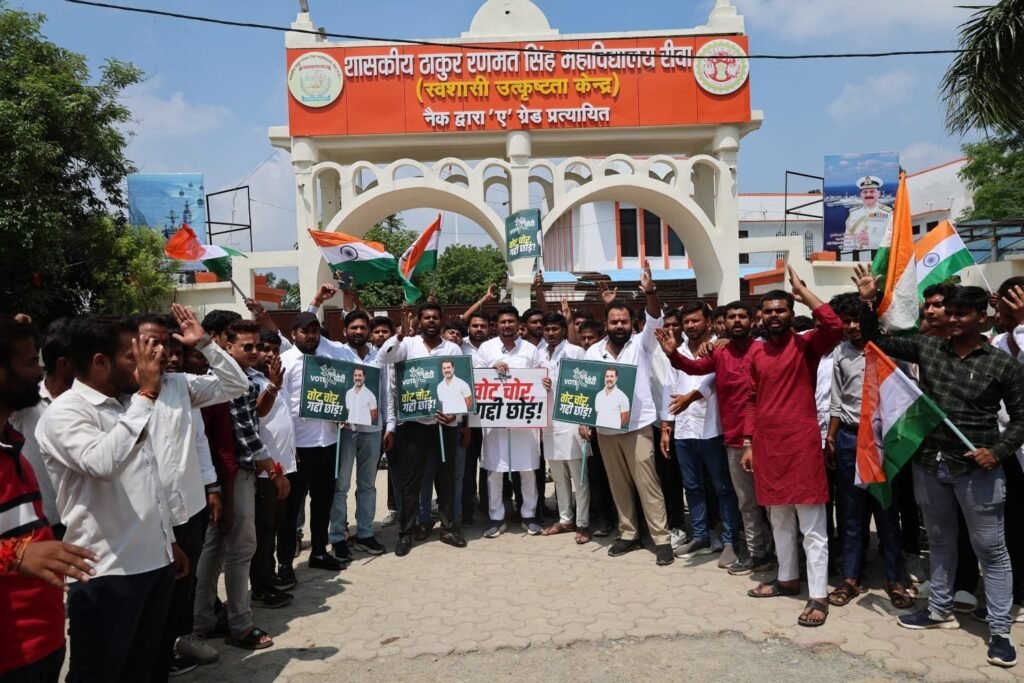 NSUI members carrying the tricolour in the Vote Satyagraha march, Rewa