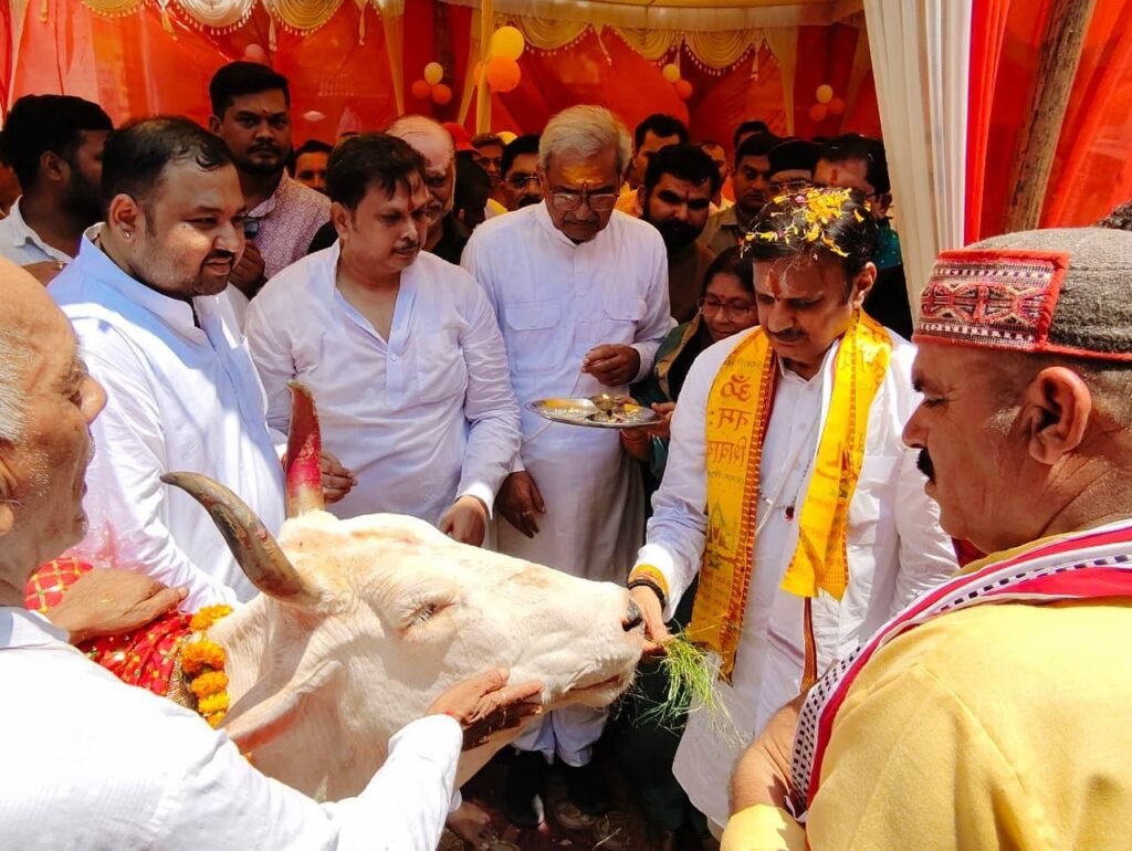 उप मुख्यमंत्री ने लक्ष्मणबाग गौशाला में किया गौपूजन गौमाता और जनता के आशीर्वाद से मुझे रीवा के विकास की शक्ति मिलती है - उप मुख्यमंत्री