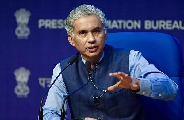 पहली बार मप्र के इतिहास में किसी सीएस को एक बार में 1 साल का एक्सटेंशन मोदी-मोहन का अनुराग 11 माह के लिए थे सीएस, अब 12 माह का सेवा विस्तार;