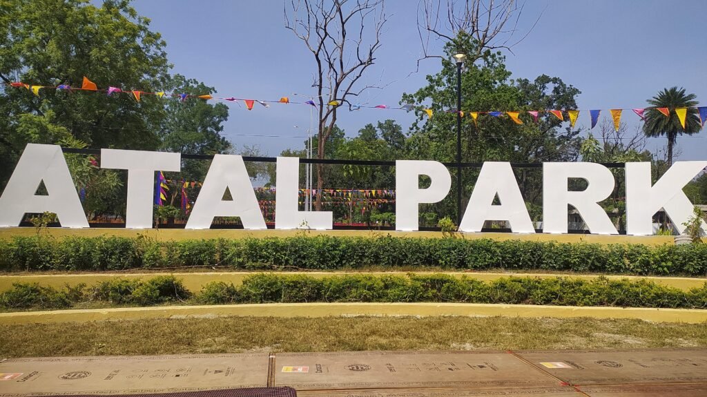 नगर निगम का गज़ब कारनामा – जनता से छलावा, अटल पार्क में घूमने के लिए देने होंगे पैसे ;