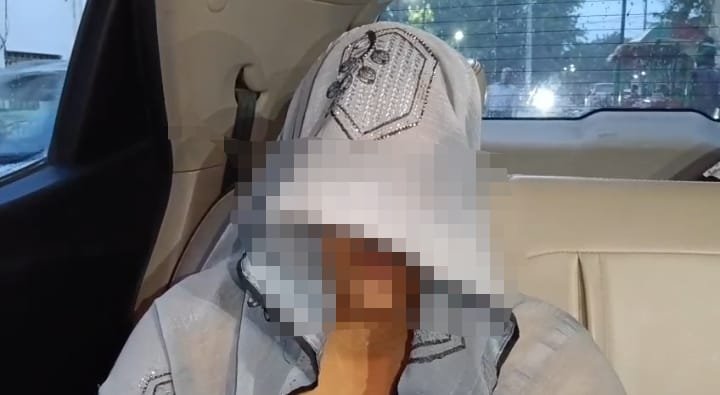 Photo accompanying the report: the girl’s mother