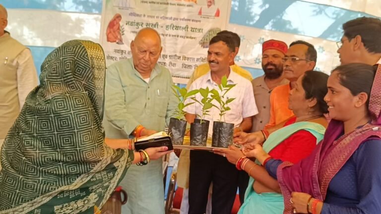 पर्यावरण संरक्षण को लेकर निकाली कलश यात्रा, पौधरोपण कर दिया हरियाली का संदेश।