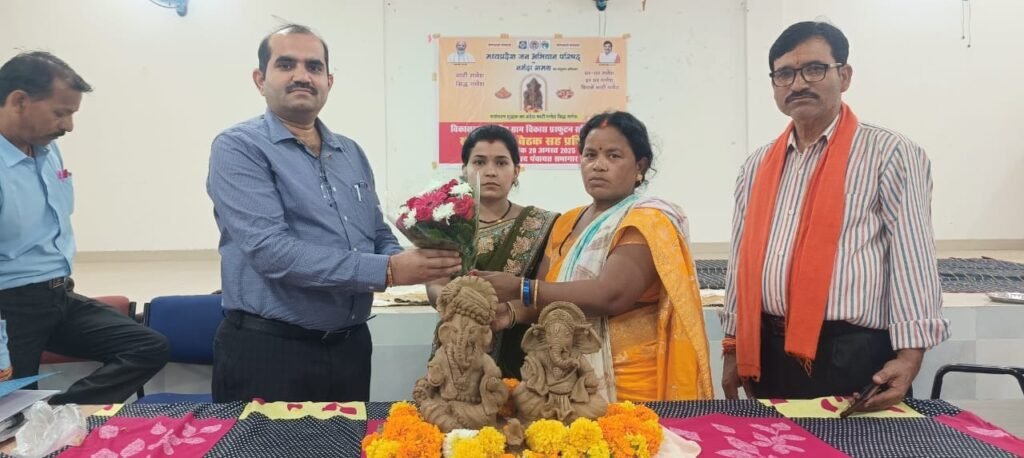 Citizens learning to make clay Ganesh idols at Budhar