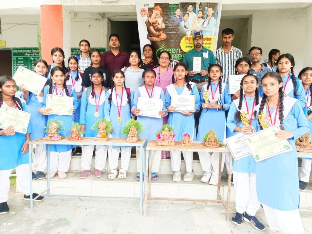 Photo accompanying the report: Green Ganesh campaign training at Birsinghpur Pali school