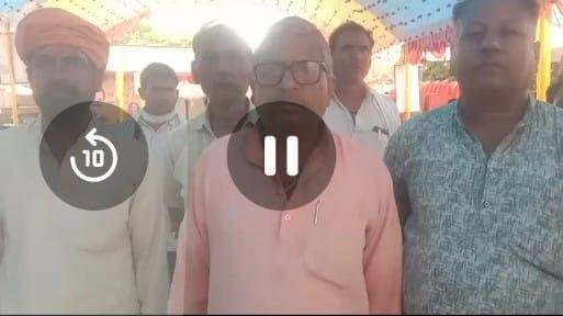 कृषि विभाग के अधिकारियों से लापरवाही व्यापारियों के मनमानी खाद वितरण को लेकर किसानो ने डिप्टी सीएम को सौंपा शिकायती पत्र