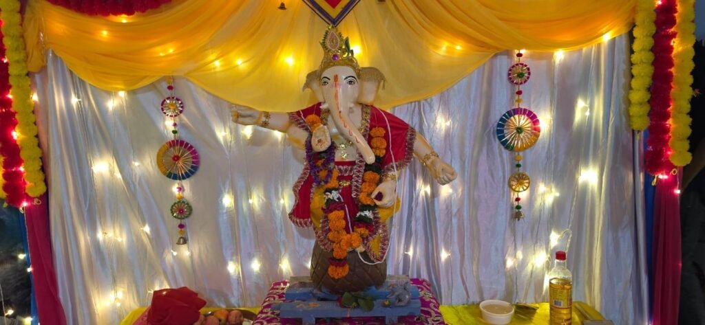 Ganesh festival began at Agriculture College Day Scholar Family and Little Bambinos School in Rewa