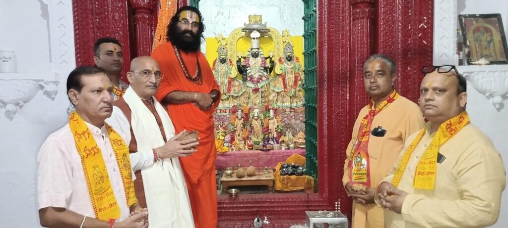एक पेड़ मां के नाम: त्रिदण्डी मठ परिसर में पौधारोपण, मिला हरियाली का संकल्प